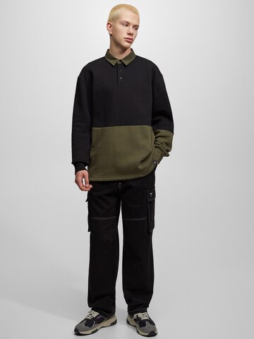 Pull&Bear Loose fit Cargo Pants in Black: front