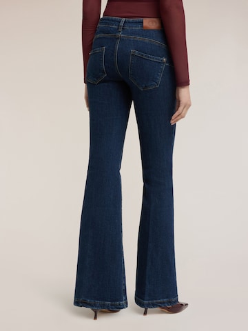 MOTIVI Flared Jeans in Blauw