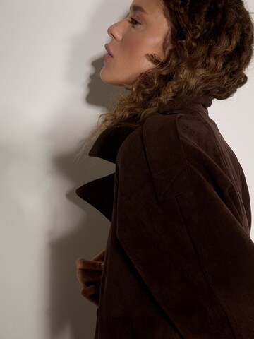 Apricot Suedette Short Trench Jacket ' ' in Braun