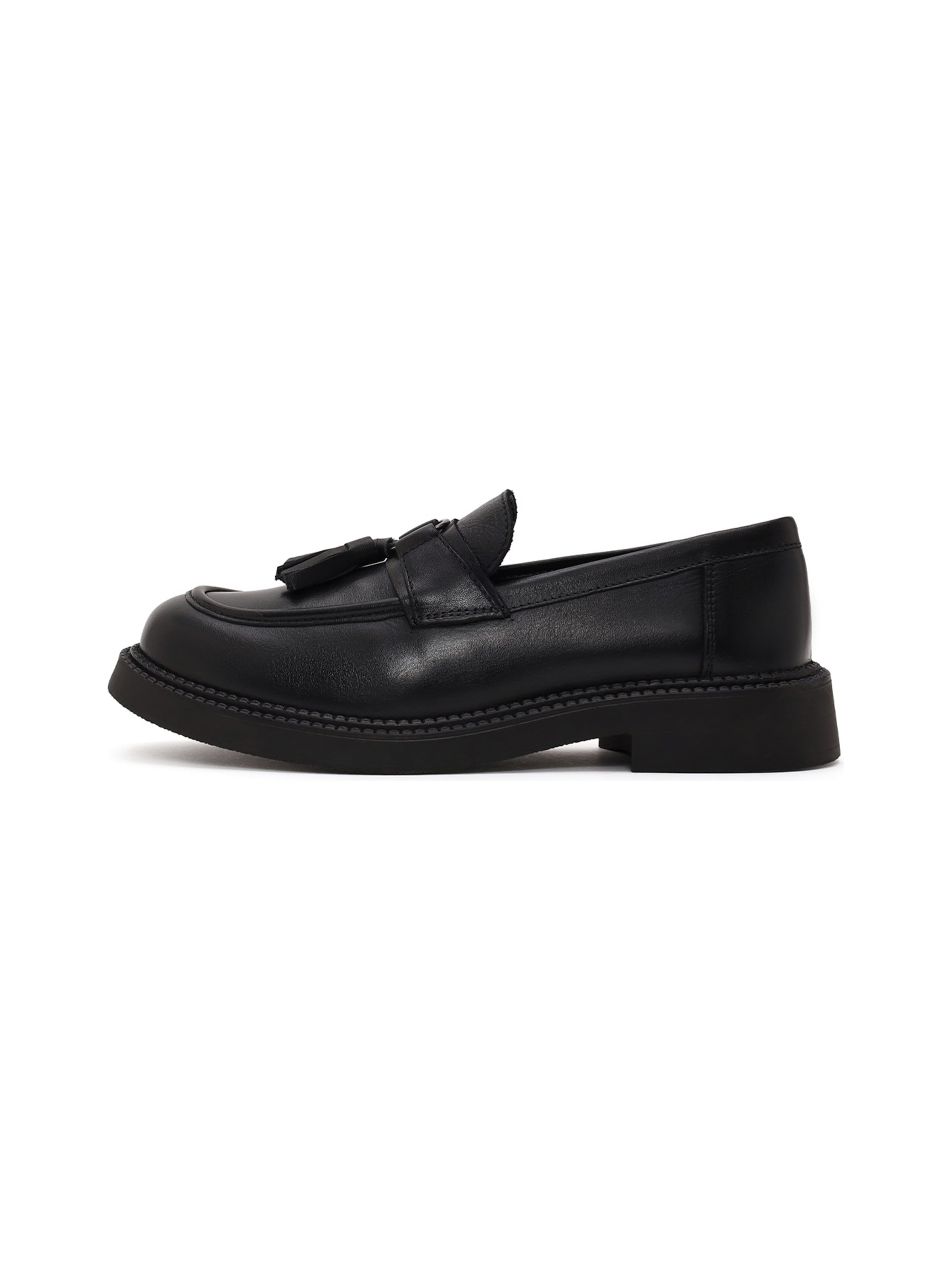 Chaussure basse Derimod en noir : devant