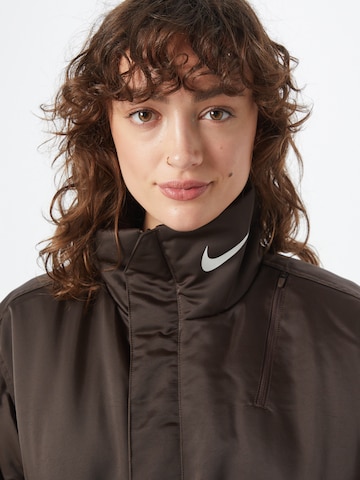 Nike Sportswear Přechodný kabát – hnědá