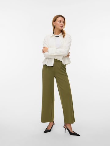 VERO MODA Široke hlačnice Hlače z naborki 'VMSTAR' | zelena barva