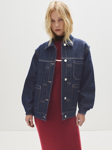 Pull&Bear Prechodná bunda - Modrá: predná strana