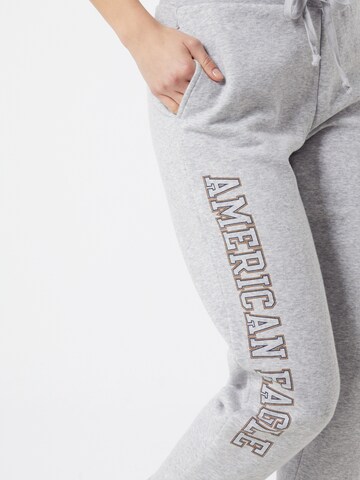 Effilé Pantalon American Eagle en gris