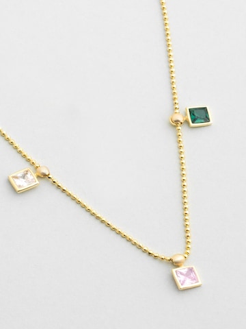 So Chic Necklace in Gold