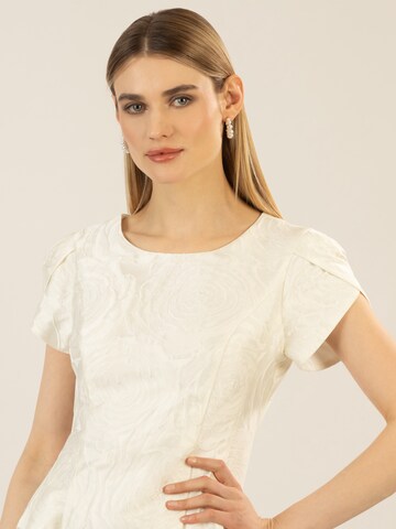 APART Kleid in Weiß