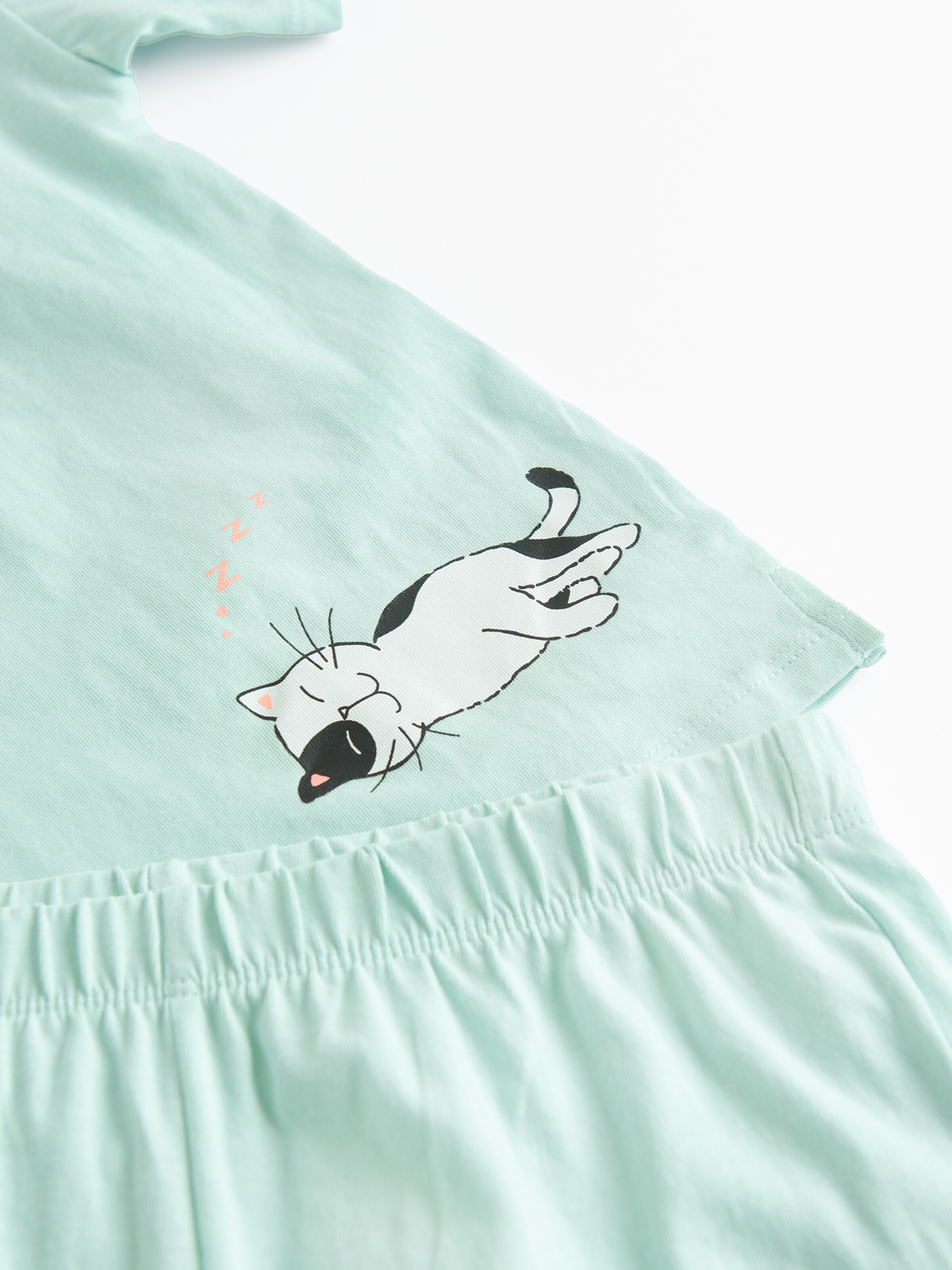 Pijamale de la Cool Club pe mai multe culori