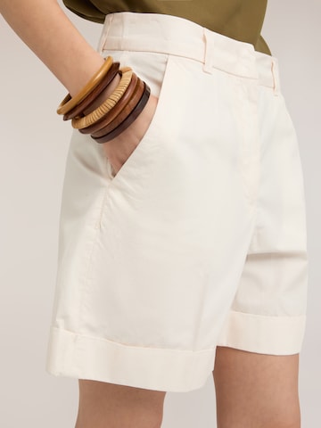 regular Pantaloni di MOTIVI in bianco