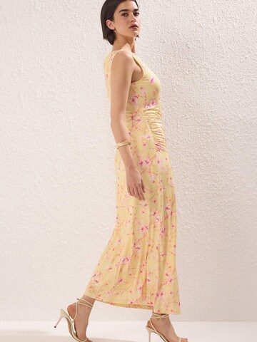 Trendyol Šaty - Oranžová