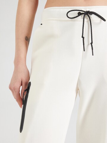 Nike Sportswear Tapered Παντελόνι 'TCH FLC' σε λευκό
