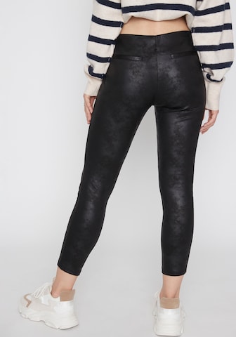 Coupe slim Pantalon 'Valy' Hailys en noir