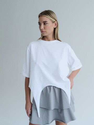 FEMSSY Shirt 'Nela' in Wit