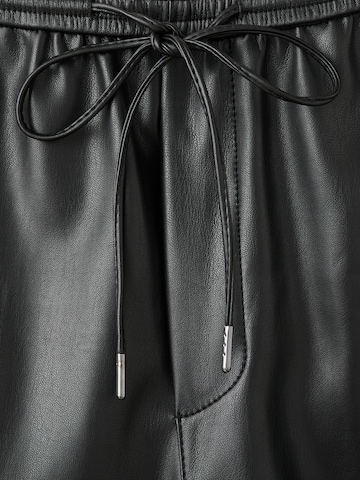 MANGO Regular Suorat housut 'APPLE' värissä musta