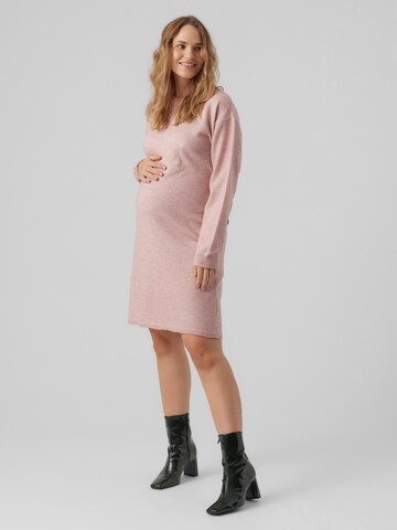 Robes en maille 'Light' MAMALICIOUS en rose