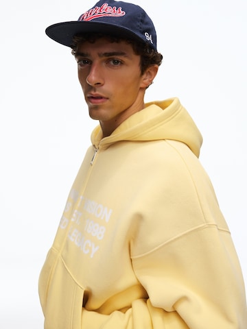 Bershka Tepláková bunda - Žltá