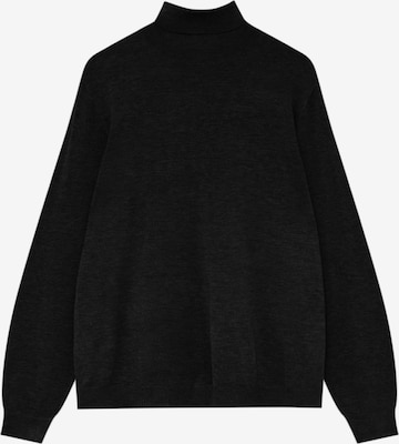 Pulover de la Pull&Bear pe negru: față