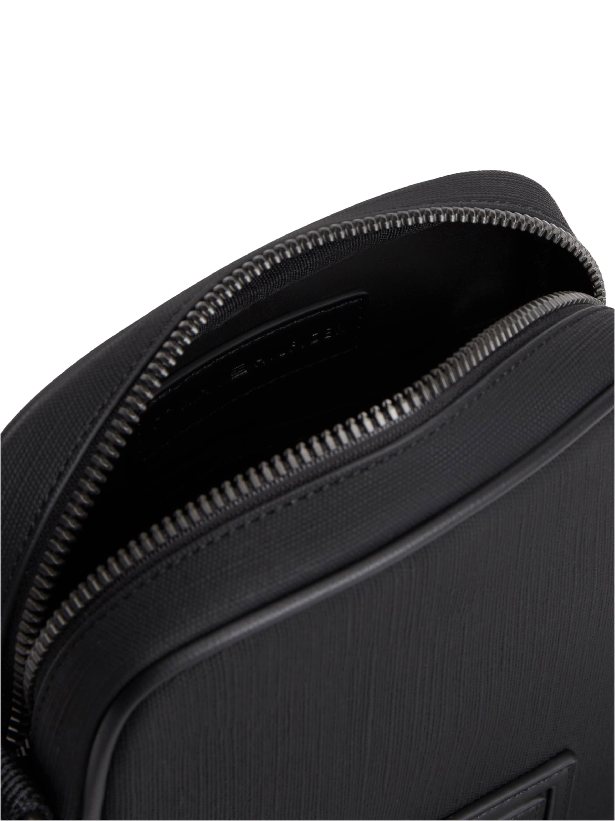 juoda TOMMY HILFIGER Rankinė su ilgu dirželiu 'FOUNDATION'