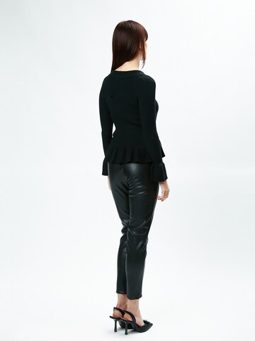 Pullover 'Peplum ' di Influencer in nero