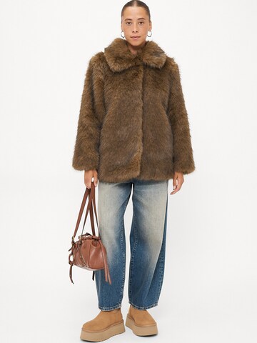 Vero Moda Petite Tussenjas 'VMGLORIA' in Bruin