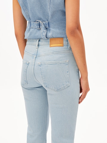Regular Jean 'Carenaa' ARMEDANGELS en bleu
