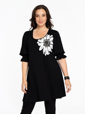 Yoek Tunic in Black: front