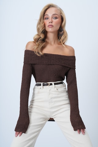 Trend Alaçatı Stili - Camiseta en marrón: frente