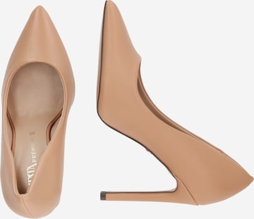 TATA Italia Pumps in Beige