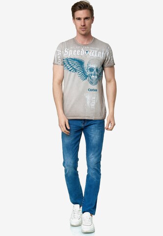 Rusty Neal T-Shirt mit 'Flying Skull' Front Print in Braun