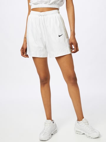 Regular Pantalon 'Essential' Nike Sportswear en blanc : devant