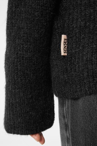 SENSES.THE LABEL Sweater in Black