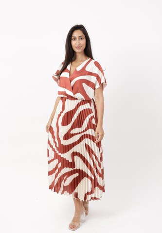 Elara Dress in Brown: front