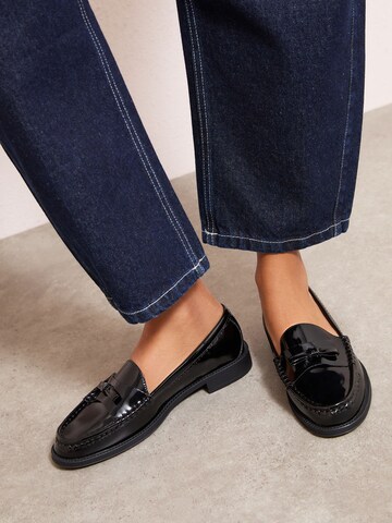 melns Friends Like These Iešļūcenes