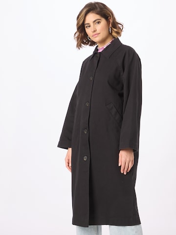 Cappotto di mezza stagione di Monki in nero: frontale