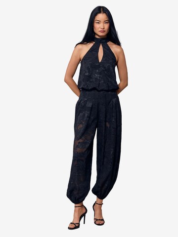 Tuta jumpsuit di Lipsy in nero: frontale