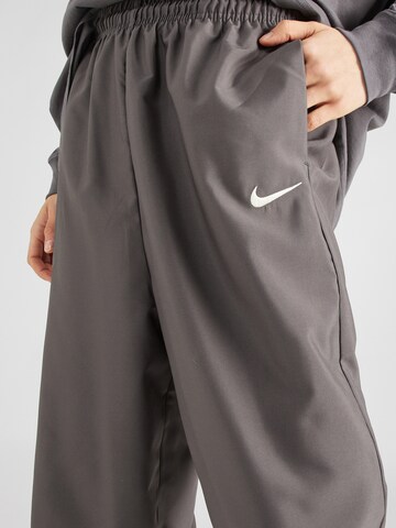Nike Sportswear Alt kitsenev Püksid 'TREND', värv hall