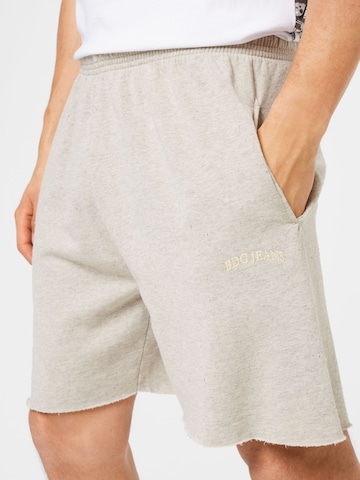 BDG Urban Outfitters Loosefit Shorts in Beige