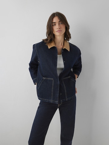 Mavi Blouse in Blue: front
