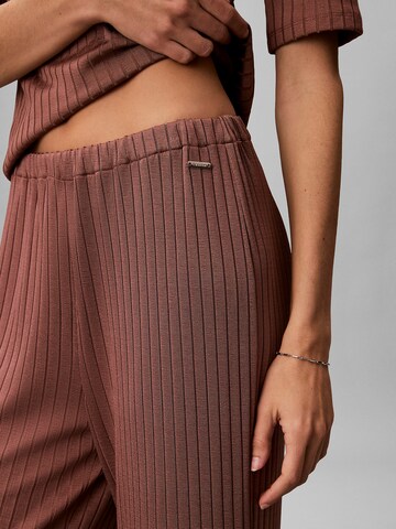Wide Leg Pantalon Calvin Klein en marron