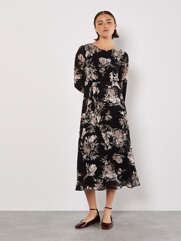 Robe ' ' Apricot en noir : devant