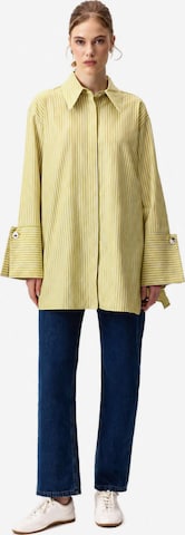 T-shirt 'Striped Shirt With Wide Cuffs' Touché Privé en vert : devant