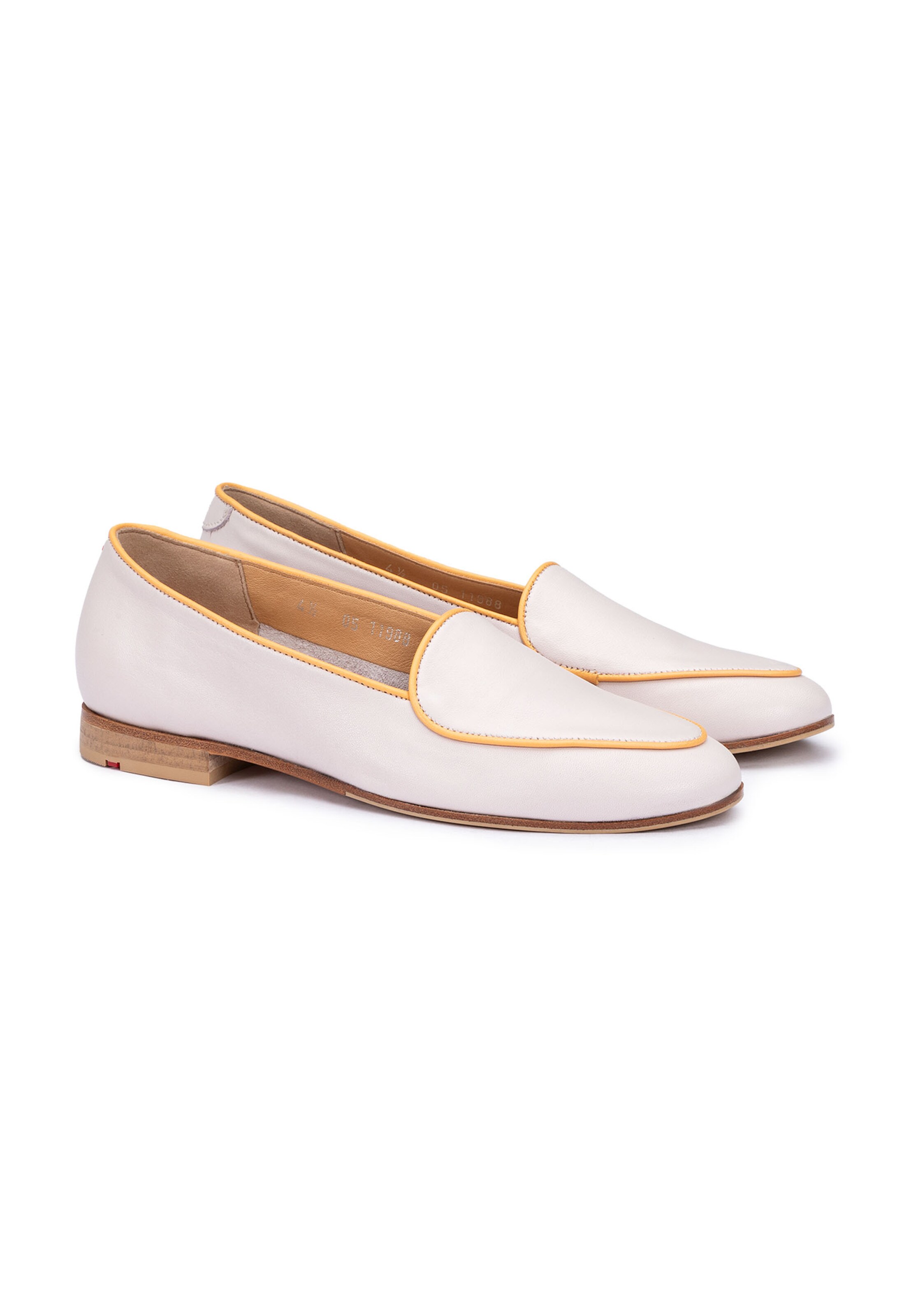 LLOYD Classic Flats in Beige