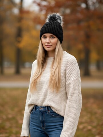 Kumixi Beanie in Black