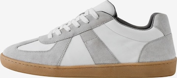 Next Sneaker in Weiß: Vorderseite