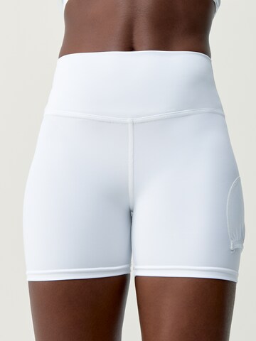 Born Living Yoga Skinny Sportshorts  'Volea' in Weiß