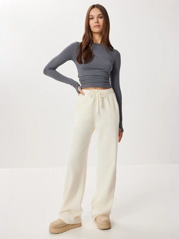 Wide leg Pantaloni 'Hose' di Happiness İstanbul in grigio