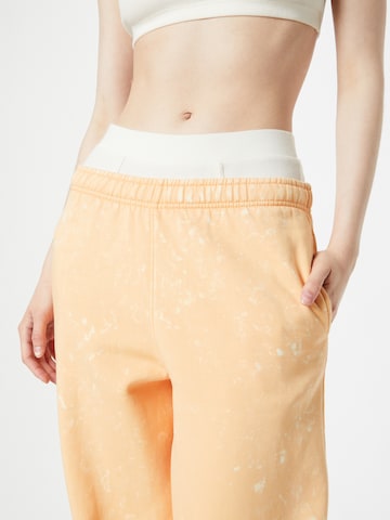 Effilé Pantalon Urban Classics en orange