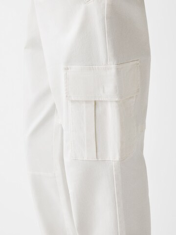 Tapered Pantaloni cargo di Bershka in bianco