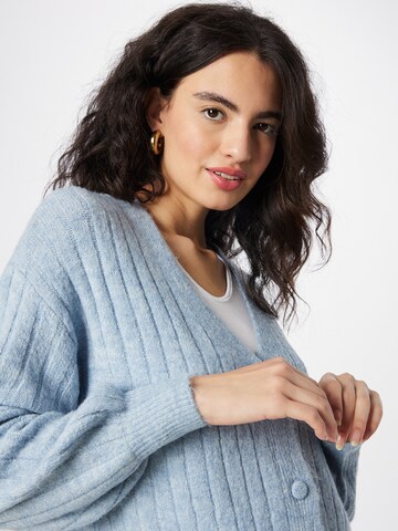 Cardigan 'KIMBER' ONLY en bleu