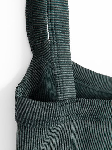 Top de la NoWear pe negru