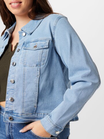 Vero Moda Curve - Chaqueta de entretiempo 'Runa' en azul